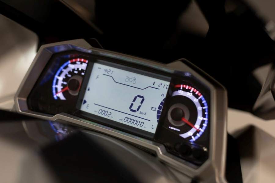 ভিয়েস্তা ৩০০ ম্যাক্সি প্রিমিয়াম স্কুটার আপনাকে দেবে ৫৫কিমি/লিটার মাইলেজ। এর ফুয়েল ক্যাপাসিটি ১২লিটার।