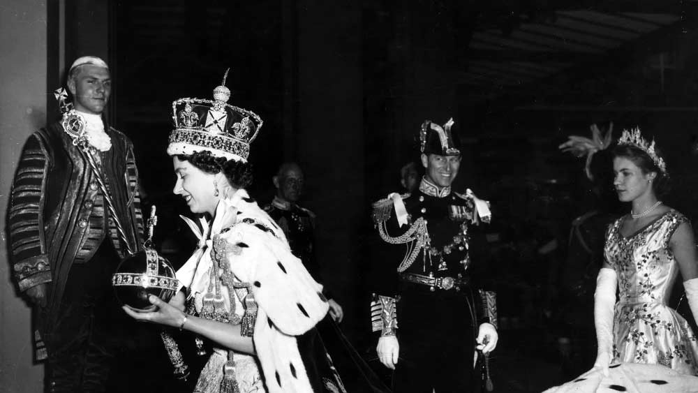 দিল্লির রাজপথে প্রজাতন্ত্র দিবসের প্যারেডে সম্মাননীয় অতিথি হিসাবে হাজির ছিলেন রানি। ভারতে উষ্ণ অভ্যর্থনা পেয়ে তিনি যে আপ্লুত, সে কথা বলেছিলেন এলিজাবেথ। 