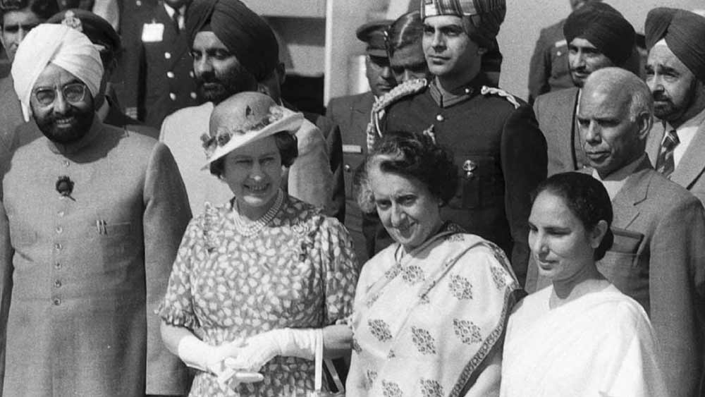  দুর্গাপুর ইস্পাত কারখানা ঘুরে কলকাতায় পা রেখেছিলেন রানি। জাঁকজমকপূর্ণ ভাবে কলকাতায় স্বাগত জানানো হয়েছিল এলিজাবেথকে।