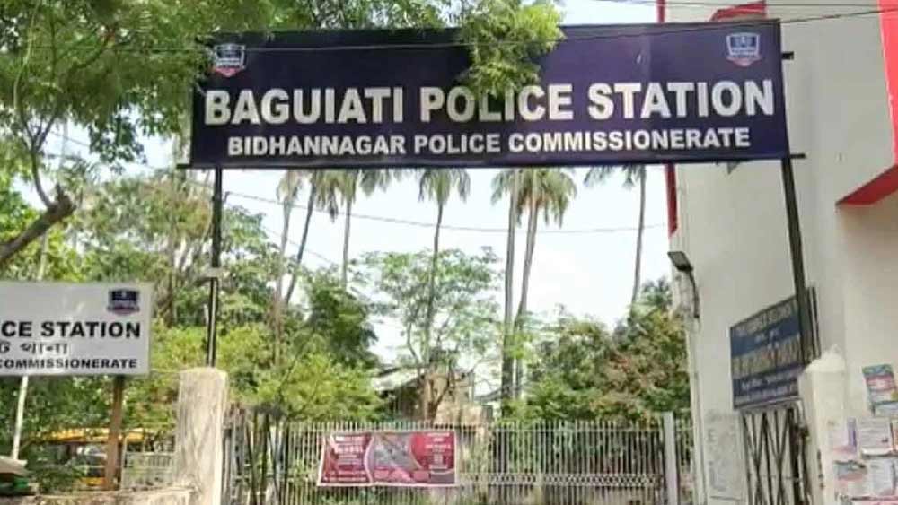  গত ২২ অগস্ট থেকে বাগুইআটির হিন্দু বিদ্যাপীঠের দশম শ্রেণির ছাত্র অতনু দে এবং অভিষেক নস্কর নিখোঁজ হন বলে দাবি। দু’দিন তাদের কোনও খোঁজ না পেয়ে বাগুইআটি থানায় অভিযোগ জানায় পরিবার।