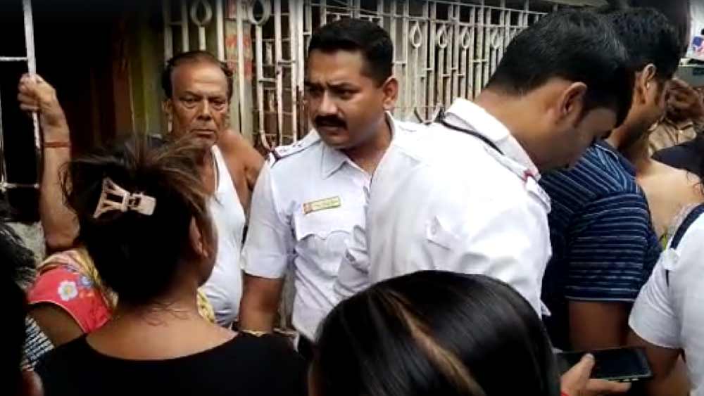 পরিবারের অভিযোগ ছিল, ছাত্রদের নিখোঁজের অভিযোগ প্রথমে তেমন গুরুত্বই দেয়নি পুলিশ। গত ২৪ অগস্ট থেকে দুই কিশোরের খোঁজ শুরু করে পুলিশ।