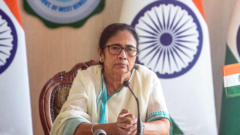  এই ঘটনায় পুলিশের ভূমিকা নিয়ে অসন্তোষ প্রকাশ করেন রাজ্যের মুখ্যমন্ত্রী মমতা বন্দ্যোপাধ্যায়। গত ৭ সেপ্টেম্বর, বুধবার রাজ্যের মন্ত্রী তথা কলকাতার মেয়র ফিরহাদ হাকিম জানান, মুখ্যমন্ত্রীর নির্দেশে বাগুইআটি থানার আইসি কল্লোল ঘোষকে ‘ক্লোজ’ করা হয়েছে এবং মামলার তদন্তভার হাতে নিয়েছে সিআইডি। ৭ সেপ্টেম্বর, বুধবার বাগুইআটি থানার আইসি কল্লোল ঘোষকে সাসপেন্ড করা হয়।