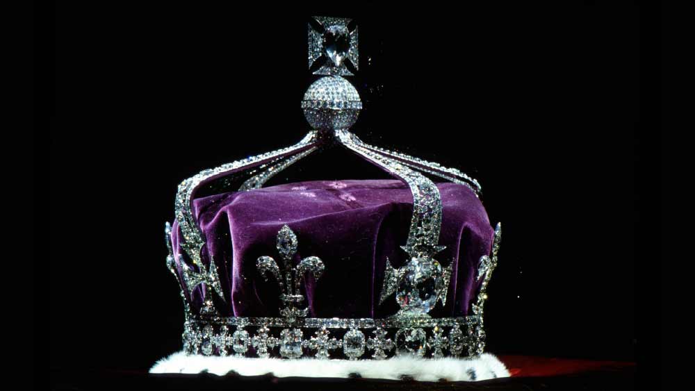 শতকের পর শতক পার হতে হতে কোহিনুর সাক্ষী থেকেছে বহু ঐতিহাসিক ঘটনার। বহু ঐতিহাসিক যুদ্ধকে চাক্ষুষ করেছে এই মূল্যবান হিরে। দেখেছে দরবারের জটিল কূটনীতি, সিংহাসন বদলও। এই কোহিনুরকে ঘিরে রয়েছে বহু বিতর্ক, চলেছে মামলাও।