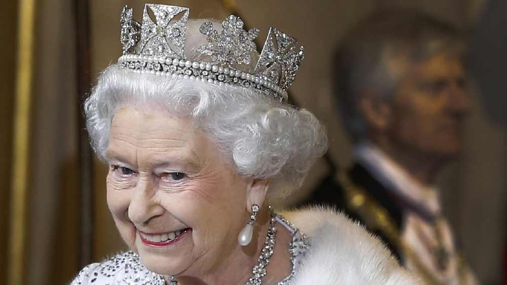 শোনা যায়, এই হিরে কেড়ে নেওয়া নিয়ে বিবেক দংশনে ভুগতেন রানি ভিক্টোরিয়া। ইংল্যান্ডে পৌঁছনোর পরেও কোহিনুর হিরে তখনও ইংল্যান্ডের রাজমুকুটে জায়গা পায়নি।