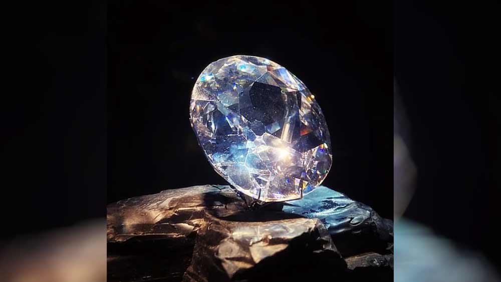 বিষয়টি যে আদ্যন্ত সাজানো ঘটনা ছিল, সে কথা বিভিন্ন সময় স্বীকার করেছেন ব্রিটিশ ঐতিহাসিকরাও। এর পরেই নিজের রাজমুকুটে কোহিনুর বসিয়েছিলেন রানি ভিক্টোরিয়া।