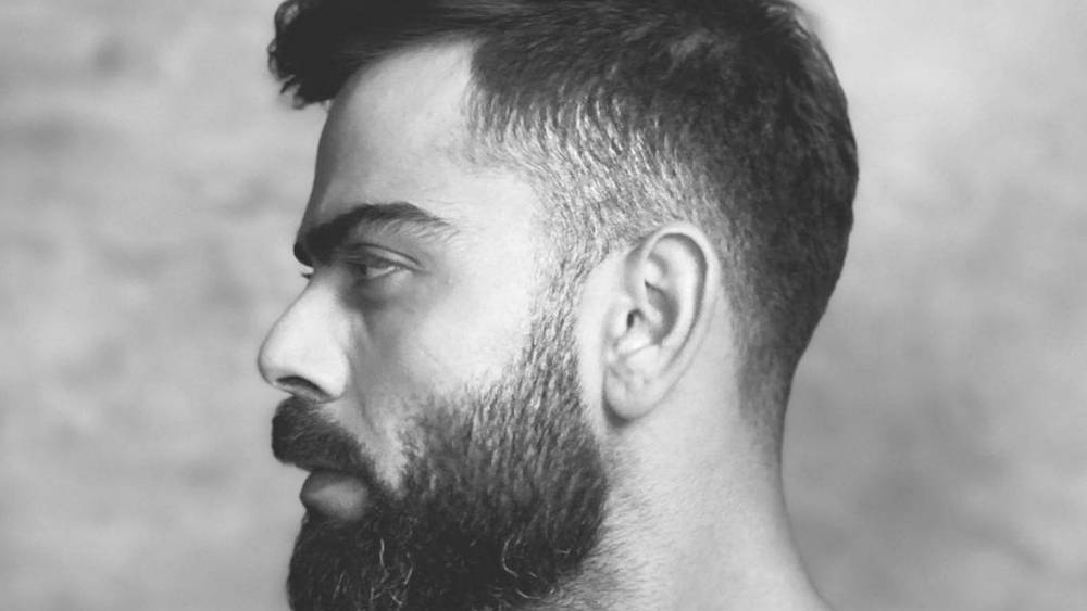 সাজের বিষয়ে বরাবরই খুব সচেতন বিরাট। নানা রকম দাড়ি ও চুলের স্টাইল থেকে শুরু করে, নানা ধরনের সাবেক কিংবা বিদেশি পোশাকে সব সময়েই ঝকঝকে, ফিটফাট। ভক্ত মহলে নিজের আবেদন তৈরিতে তাঁর ভুলচুক কমই হয়। পুজোয় বিভিন্ন দিনে পশ্চিমি বা ফিউশন সাজে তাক লাগিয়ে দিতে দেখে নিন বিরাটের সেই সব লুক!