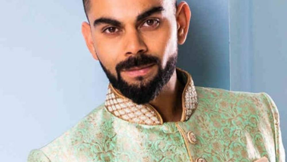 শেরওয়ানি থাকুক হাতে-     পুজোর কোনও এক দিনে শেরওয়ানি পরে চমকে দেবেন ভাবছেন? তাঁদের জন্য বিরাটের মতো মিন্ট রঙের কাপড়ে, সোনালি জরি কাজের শেরওয়ানি আদর্শ। নবমী বা অষ্টমীতে রাতের দিকে এ রকম সাজ বেছে নিতে পারেন। 