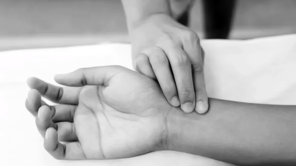 মারিয়ার মা থানায় খবর দেন। পুলিশ ভার্গাসের বাড়িতে পৌঁছয়। সেখানে গিয়ে সন্দেহজনক কিছু চোখে পড়লেও পুলিশ নিশ্চিত হতে পারেনি। তাই রিপোর্টে দিয়ে জানায়, স্বাভাবিক ভাবেই মৃত্যু হয়েছে ভার্গাসের।