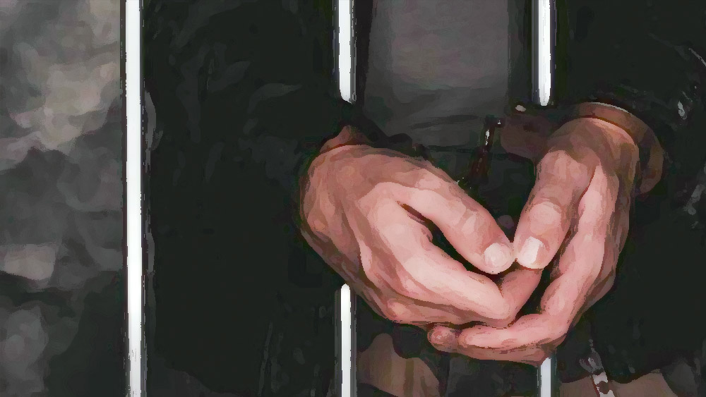 তবে জেরায় ধৃত যা বলেছে, তাতে চমকে গিয়েছে পুলিশ। জানিয়েছে, ভার্গাসকে খুন করে তিন দিন সেই মৃতদেহের সঙ্গে কাটিয়েছিল তরুণ। সেই মৃতদেহের সঙ্গে এক ঘরে ঘুমিয়েছে, খেয়েছে, দৈনন্দিন কাজ সেরেছে!