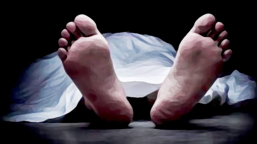 গত মে মাসে চেন্নাইতে এক মহিলা স্বামীর মৃত্যুর পরেও কাউকে খবর দেননি। দু’দিন মৃতদেহের সঙ্গে বসবাস করেন। মেয়েরা বার বার ফোন করছিলেন। কেউ ফোন ধরেননি। শেষে থানায় খবর দেন। পুলিশ এসে উদ্ধার করে পি অশোক বাবু নামে ওই ব্যক্তির দেহ। পদ্মিনী নামে ৪৮ বছরের ওই মহিলার অবসাদের চিকিৎসা চলছিল। কিন্তু নিজের প্রেমিকাকে খুন করে সহবাস, এমন বড় একটা শোনা যায়নি। 