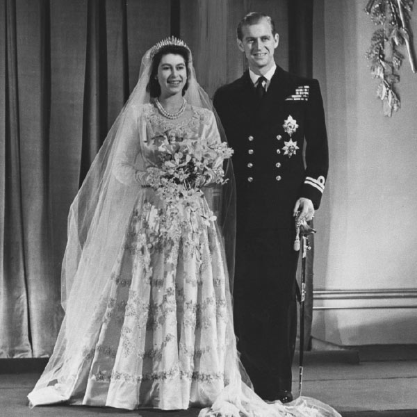 ১৩— মাত্র ১৩ বছর বয়সেই প্রেমে প়ড়েন রানি। লর্ড মাউন্টব্যাটেনের ভ্রাতুষ্পুত্র ফিলিপের। ১৩ বছর বয়স থেকেই দু’জনে দু’জনকে চিঠি লিখতেও শুরু করেন। 