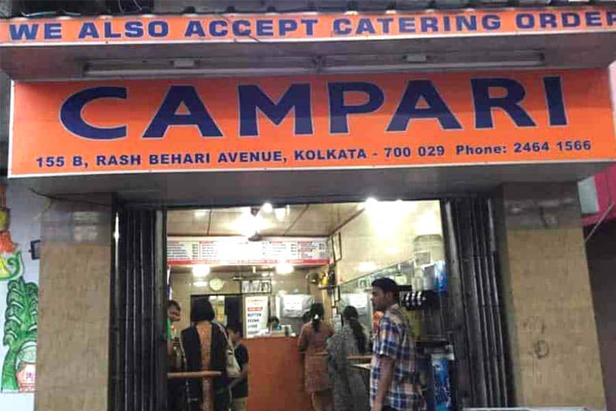 ক্যামপারি গড়িয়াহাটের এই দোকানটিও কিন্তু বেশ বিখ্যাত। এদের ফিশ ফ্রাই, ফিশ রোল ও চিকেন কাটলেট খাদ্যপ্রেমীদের কাছে খুবই পছন্দের। ঠিকানা – ১৫৫বি, রাসবিহারী অ্যাভিনিউ কলকাতা – ৭০০০২৯