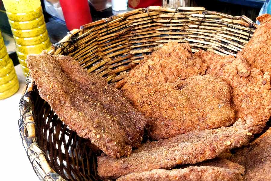 নব মালঞ্চ হাতিবাগান মোড় থেকে শোভাবাজারের দিকে এগোলেই চোখে পড়বে এই দোকান। বহু বছর ধরে এই দোকানের ফিশ ফ্রাই মানুষের মন জয় করে চলেছে।  ঠিকানা – ১০২ এ, অরবিন্দ সরণি, কলকাতা – ৭০০০০৬