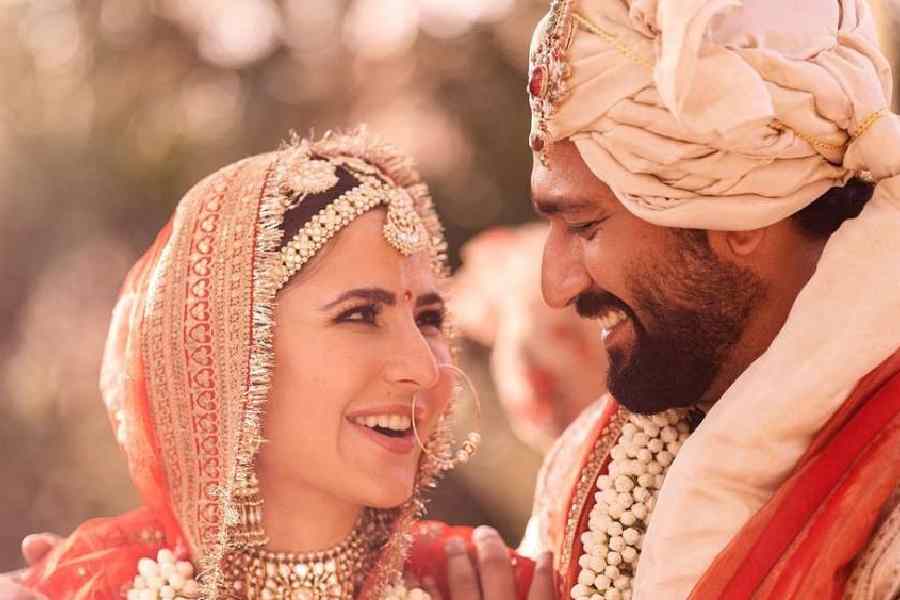 ভিকি মন খুলে কথা না বললেও তাঁকে দূরে সরিয়ে দেননি ক্যাটরিনা। 