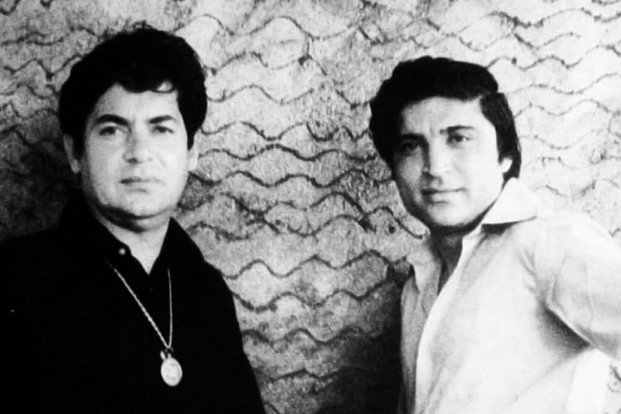 অমিতাভের এই মন্তব্যে ক্ষুণ্ণ হন দু’জনেই। সেলিম ও জাভেদের মধ্যেও মতান্তর দেখা যায়।