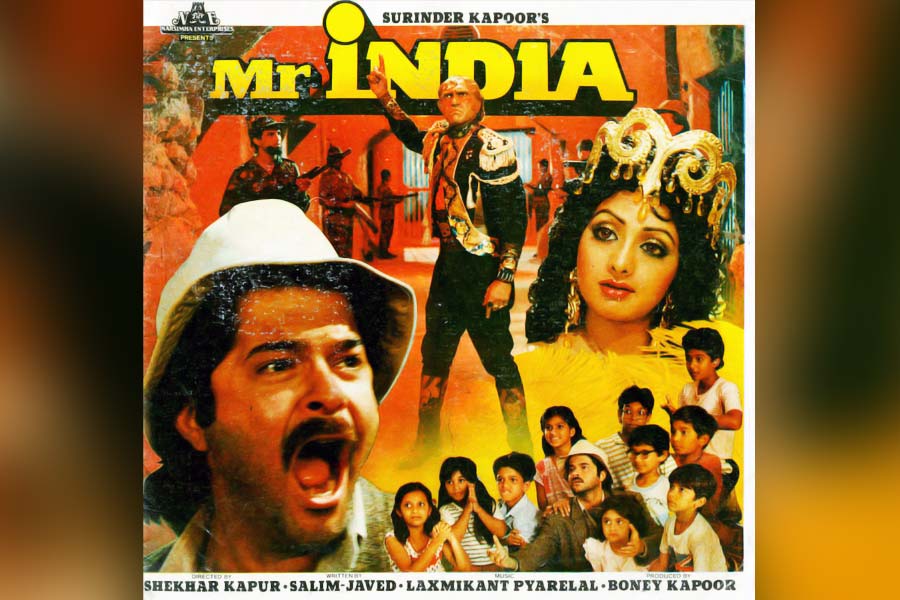 যে ছবি নিয়ে এত মতবিরোধ, সেই ছবি প্রেক্ষাগৃহে মুক্তি পায় ১৯৮৭ সালে। তবে অমিতাভ নয়, মুখ্য চরিত্রে অমিতাভের জায়গায় অভিনয় করতে দেখা যায় অনিল কপূরকে। তাঁর সঙ্গে ছিলেন শ্রীদেবী এবং অমরেশ পুরী। 'মিস্টার ইন্ডিয়া'-র সাফল্য কিন্তু কিংবদন্তি হয়ে রয়েছে।