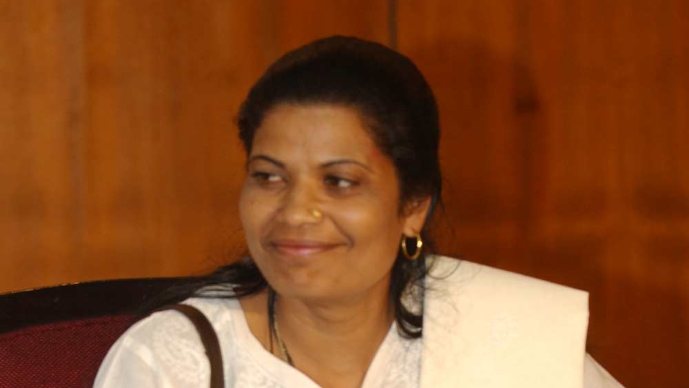 লালারামকে সীমা প্রশ্ন করেছিলেন, “আমি তো কিছুই করিনি। বন্দুকও ধরিনি। কিন্তু আমার মা-বাবার সঙ্গে এ রকম করা হল কেন?” পুলিশের অত্যাচারের কথা শুনে হাতে বন্দুক তুলে নিয়েছিলেন সীমা। তখন তার বয়স মাত্র ১৬। আর এখান থেকেই সীমা হয়ে উঠে চম্বলের কুখ্যাত ডাকাত। 