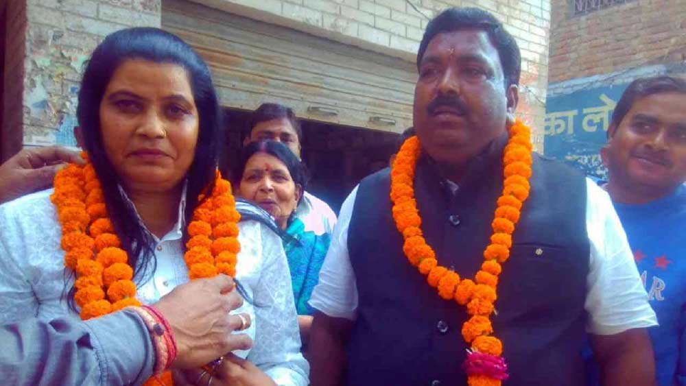 ডাকাতদলে মিশে যাওয়ার পর সীমার প্রথম লক্ষ্য ছিলেন গম্ভীর সিংহ। ববাইন গ্রামেই ঠাকুরদের ঘরে লুটপাট, খুন করা শুরু করেন সীমা। সীমার ভয়ে বাড়ি থেকে বেরোনো বন্ধ করে দেন ঠাকুররা। ধীরে ধীরে সীমা পুরো চম্বলের ত্রাস হয়ে ওঠেন। কুখ্যাত ডাকাতরাও সীমার কথায় ওঠাবসা শুরু করেন। তাঁর নির্দেশ মেনে চলতে শুরু করেন। কপালে কালো টিকা, মাথায় লাল ফেট্টি এবং জলপাইরঙা উর্দিই হয়ে উঠেছিল সীমার হিংস্রতার প্রতীক। 