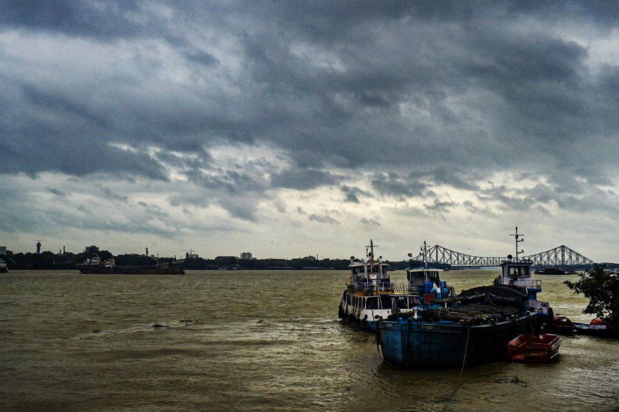 Rain with Thunderstorm activity forecast in Kolkata and other South Bengal districts.