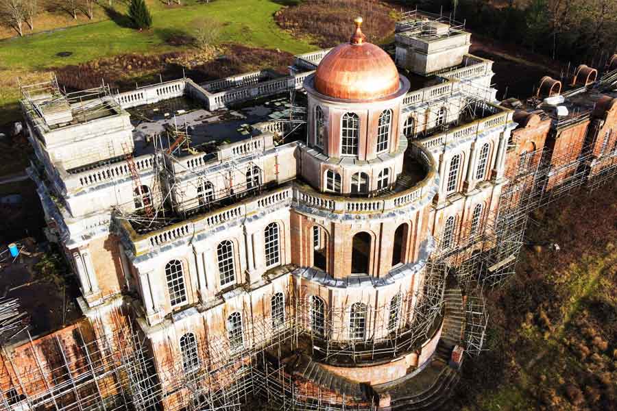 ব্রিটেনের সবচেয়ে বড় প্রাসাদ। আকারে, আয়তনে ইংল্যান্ডের বাকিংহাম প্রাসাদকেও হার মানায় ইস্ট সাসেক্সের এই হ্যামিলটন প্রাসাদ।