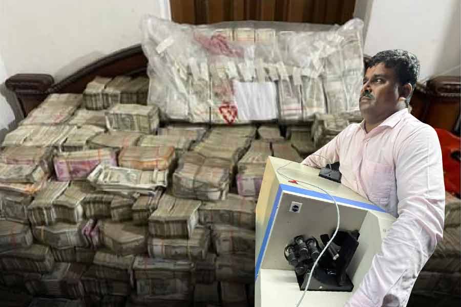 অন্তত সাত কোটি টাকা উদ্ধার গার্ডেনরিচের ব্যবসায়ীর বাড়িতে, জানাল ইডি, ব্যাঙ্ক থেকে এল নোট গোনার যন্ত্র