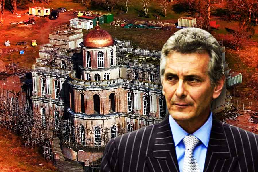 নিকোলাসের দাবি, ব্রিটেনে তাঁর নিজস্ব কোনও সম্পত্তি নেই। সম্পত্তির সব কিছুই তাঁর পাঁচ সন্তানের মধ্যে ভাগ হয়ে গিয়েছে।