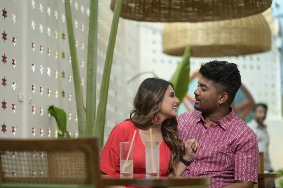 তবু কুছ পরোয়া নেই! পুজের চার দিনের বিচ্ছেদ ভুলতে আগে থেকেই শুরু ভালবাসার উদ্‌যাপন। সঙ্গে আনন্দবাজার অনলাইন।