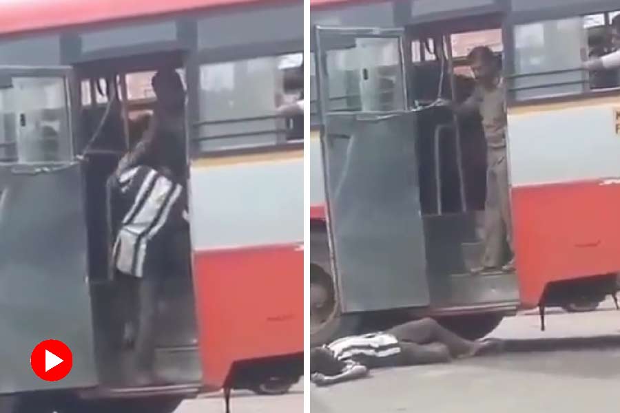 The driver kicked the passenger in the chest and threw him off the bus!  The video is suspended as soon as it becomes public