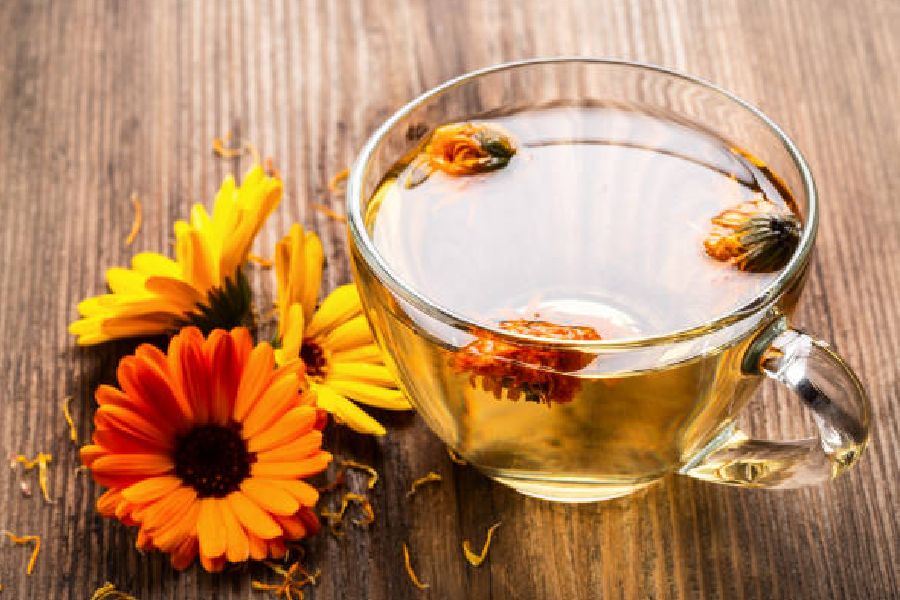 ইনফ্ল্যামেটরি এবং অ্যান্টি-মাইক্রোবায়ালে উপাদানে ভরপুর গাঁদা ফুল যে কোনও সংক্রমণ রুখতে সাহায্য করে।