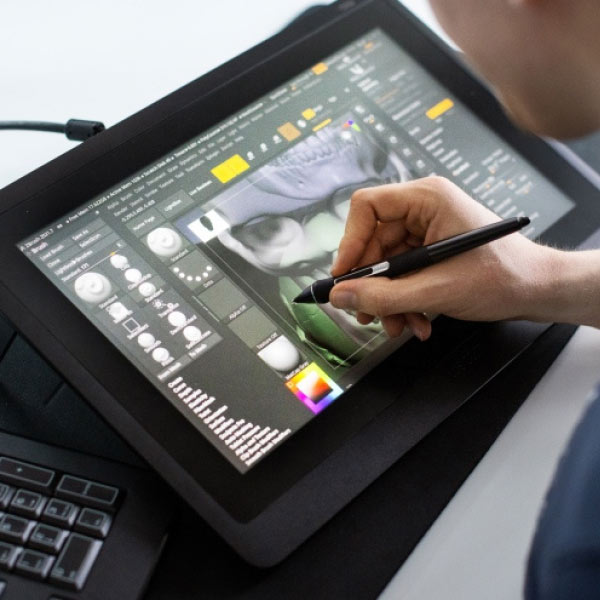 ১৯৯৫ সালে একটি কম্পিউটার গ্রাফিক্স স্কুলে ভর্তি হন নমিত। সেখানে তিনি শেখেন কী ভাবে কম্পিউটারে প্রযুক্তির সাহায্যে পুরো সিনেমা তৈরি করা সম্ভব। এর পর শিক্ষককে নিয়োগ করে বাবার গ্যারেজে সম্পাদনা স্টুডিয়ো ‘ভিডিয়ো ওয়ার্কশপ’ শুরু করেন তিনি।