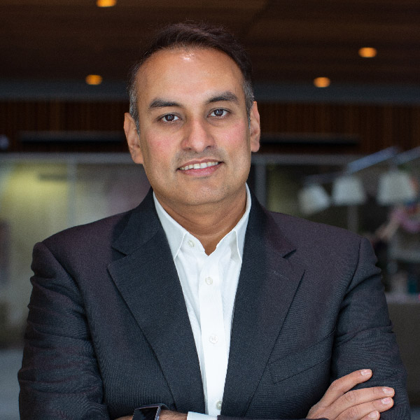 পৃথিবীর অন্যতম নামী ভিএফএক্স সংস্থার সিইও হওয়ার পাশাপাশি নমিত এক জন চলচ্চিত্র প্রযোজকও। 