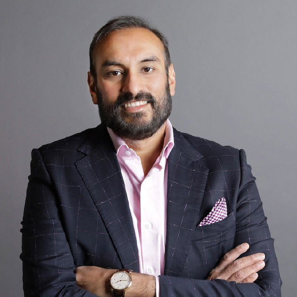 ২০২১ সালে অগস্ট মাসে আমেরিকার নোভাটোর ক্যাপিটাল নামক এক বিনিয়োগকারী সংস্থা এই স্টুডিয়োতে প্রায় ২০ হাজার কোটি টাকা বিনিয়োগ করে। এর পর এই স্টুডিয়োর সিইও হন নমিত।