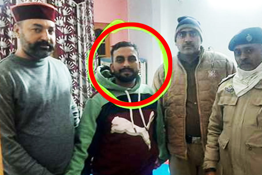 চিন্তপূর্ণি এলাকাটি হিমাচল প্রদেশের উনা জেলায়। নিহত সুরিন্দর পঞ্জাবের দাসুয়া এলাকার মানোয়ালের কাছে আলমপুর পট্টির বাসিন্দা। পেশায় ট্যাক্সিচালক সুরিন্দর দিল্লিতে থাকতেন।