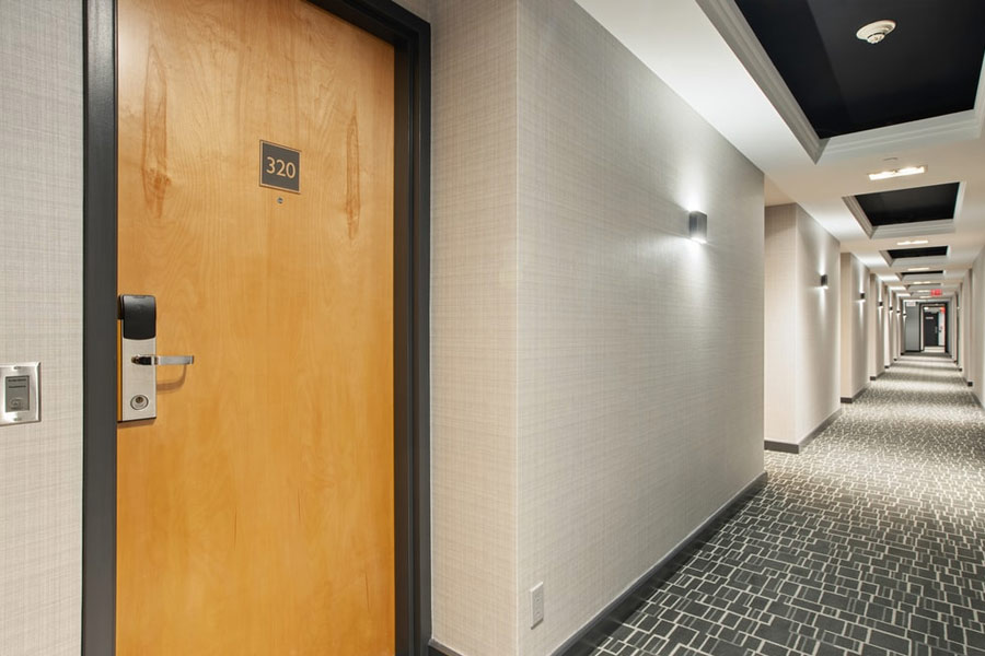 চিন্তপূর্ণি মন্দিরের কাছে একটি হোটেল ভাড়া করেন সুরিন্দর এবং নারিন্দর। সুরিন্দর ঘুণাক্ষরেও টের পাননি যে, ওই হোটেলেই তৈরি হচ্ছিল তাঁর মৃত্যুর ছক। 