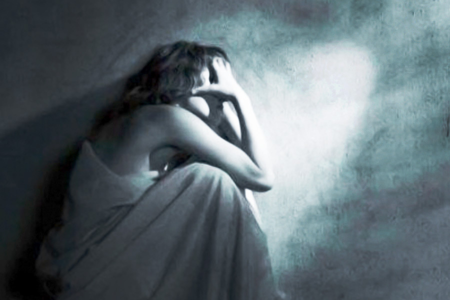 ইরানের গোয়েন্দারা মনে করেন, শারীরিক অত্যাচারের বদলে যদি মানসিক অত্যাচার করা হয় তা হলে তা অনেক বেশি কার্যকর হয়।