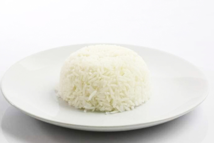 খাবারের ক্ষেত্রেও কোনও রকম বৈচিত্র্য নেই। বেশির ভাগ সময় সাদা ভাত দেওয়া হয়। অন্যান্য সময়ও এমন খাবার বাছা হয় যার রং সাদা।