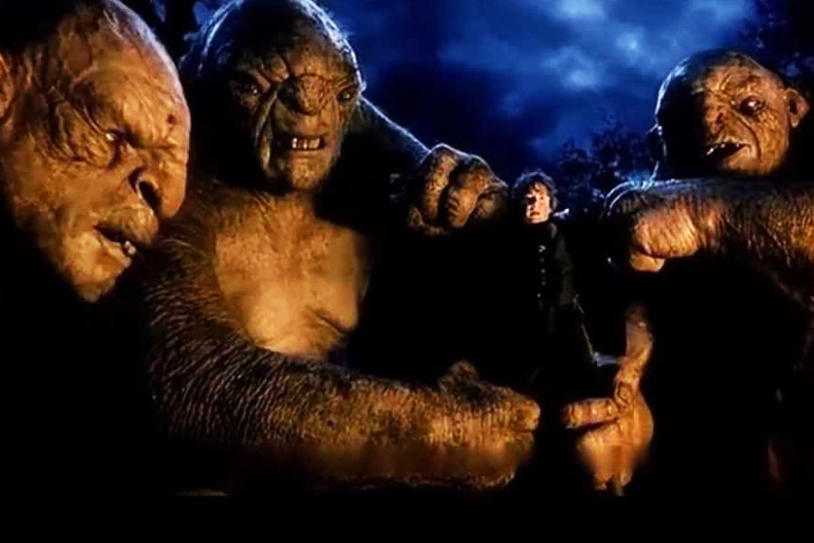 ‘হবিট’ ছবির ‘ট্রোলস’-এর কথা মনে পড়ে? সূর্যের আলো পড়লে সেই অদ্ভুত জীবগুলি পাথরে পরিণত হত।