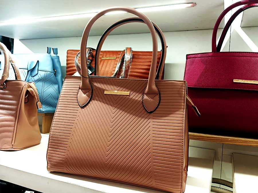 একরঙা পিইউ ব্যাগ।