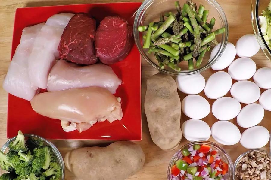 অনেকে ভাত এবং স্যালাডের সঙ্গে এই পাথরের মাংস খাওয়া পছন্দ করেন।