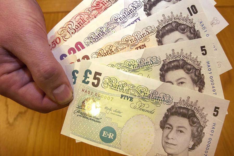 ব্রিটিশ যুক্তরাজ্যের নোটে রানির ছবি রয়েছে ৬০ বছর ধরে। এর আগে কোনও ব্রিটিশ শাসকের ছবি এত বছর ধরে মুদ্রা বা নোটে ছিল না।