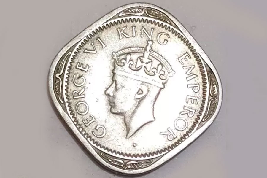 ১৯৬৯ সাল থেকে ব্রিটিশ যুক্তরাজ্যে রানি দ্বিতীয় এলিজাবেথের ছবি ছাপা নোট চালু হয়। তার আগে পর্যন্ত এলিজাবেথের বাবা ষষ্ঠ জর্জের ছবি ছাপা নোট চালু ছিল সে দেশে।