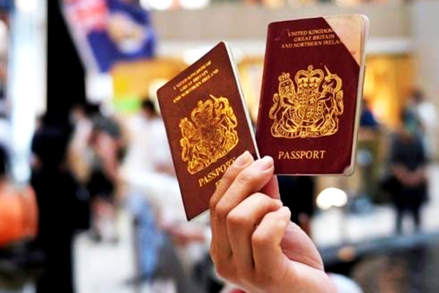 তবে এ বার ঝামেলা অনেক বেশি। কারণ মুদ্রা এবং নোটের পাশাপাশি ডাকবাক্স এবং নতুন ইস্যু করা পাসপোর্টেও রদবদল করতে হবে। সেখানেও রানি দ্বিতীয় এলিজাবেথের পরিবর্তে রাজা তৃতীয় চার্লসের প্রতিকৃতি বসানো হবে।