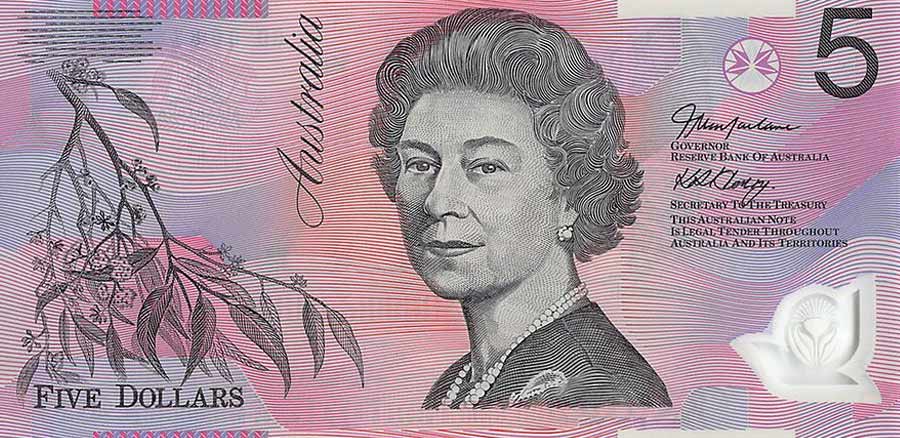 অস্ট্রেলিয়ার পাঁচ ডলারের নোটেও রয়েছেন রানি। রিজার্ভ ব্যাঙ্ক অব অস্ট্রেলিয়া জানিয়েছে, এখনই ওই নোট বাতিল হচ্ছে না। বাজার থেকে তুলেও নেওয়া হচ্ছে না। আগামী কয়েক বছর চালু থাকবে এই নোট।