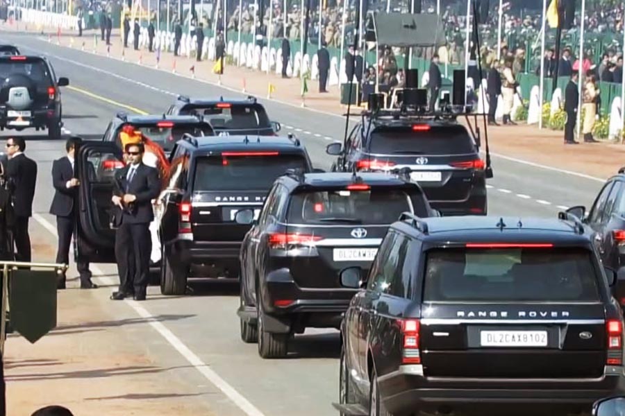  এই নিরাপত্তা বলয়ে প্রধানমন্ত্রীর কনভয় থাকে। কনভয়ের প্রথম  গাড়িটি দিল্লি পুলিশের নিরাপত্তা কর্মীর। এই গাড়িতে সাইরেন থাকে। 