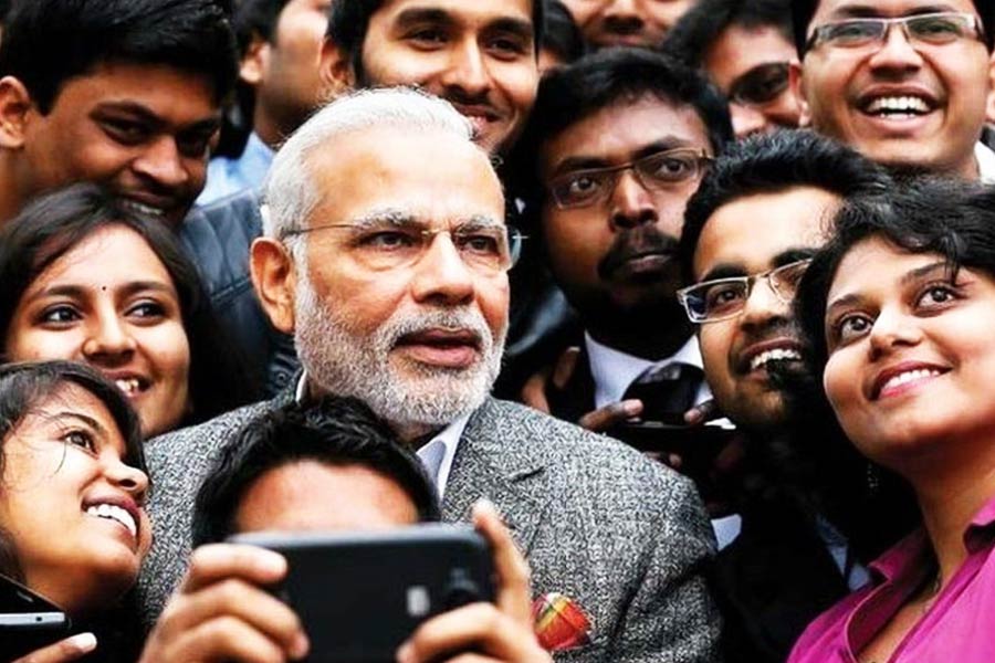 নিরাপত্তা বেষ্টনীর দ্বিতীয় সারিতে থাকেন প্রধানমন্ত্রীর ব্যক্তিগত  নিরাপত্তারক্ষী। এসপিজির কর্মীদের মতো তাঁরাও দক্ষ ও প্রশিক্ষিত  হন। যে কোনও ধরনের অপ্রীতিকর ঘটনা মোকাবিলায় তাঁরা পটু। 