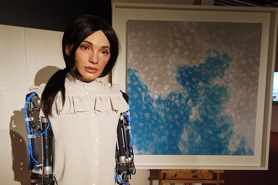 আদিয়ানের বক্তব্য, রোবট-শক্তির কাছে হার মানবে পারমাণবিক শক্তিও। কৃত্রিম বুদ্ধিমত্তার বাড়বাড়ন্ত মানব সভ্যতাকে যে বিপদের সম্মুখীন করবে, পরমাণু অস্ত্রের আঘাতের চেয়েও তা হবে ভয়ঙ্কর।