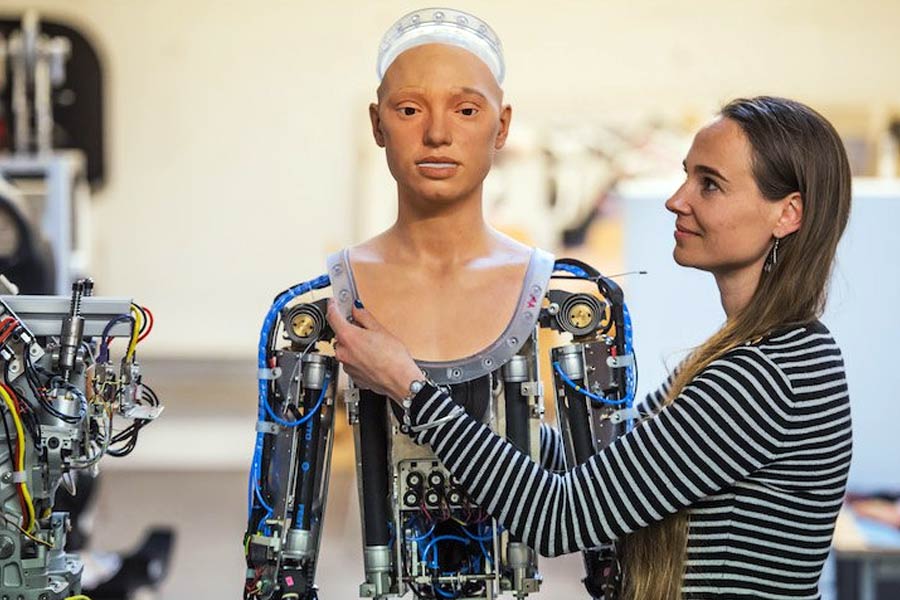 এই প্রদর্শনীতে পৃথিবীর প্রথম কম্পিউটার প্রোগ্রামার আদা লাভলেসের বিরল কিছু চিঠিও সকলের সামনে তুলে ধরা হয়। এই আদা লাভলেসের নামেই রোবট আইদার নামকরণ করা হয়েছে।