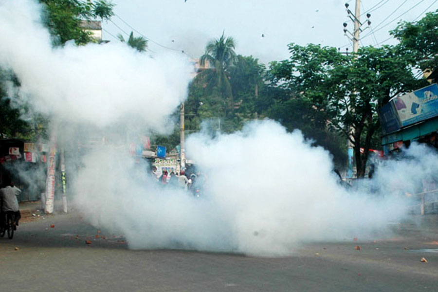 মুড়িমুড়কির মতো পড়ল বোমা, আবার অশান্ত শীতলখুচি! বিজেপির মিছিল ঘিরে ধুন্ধুমার পরিস্থিতি