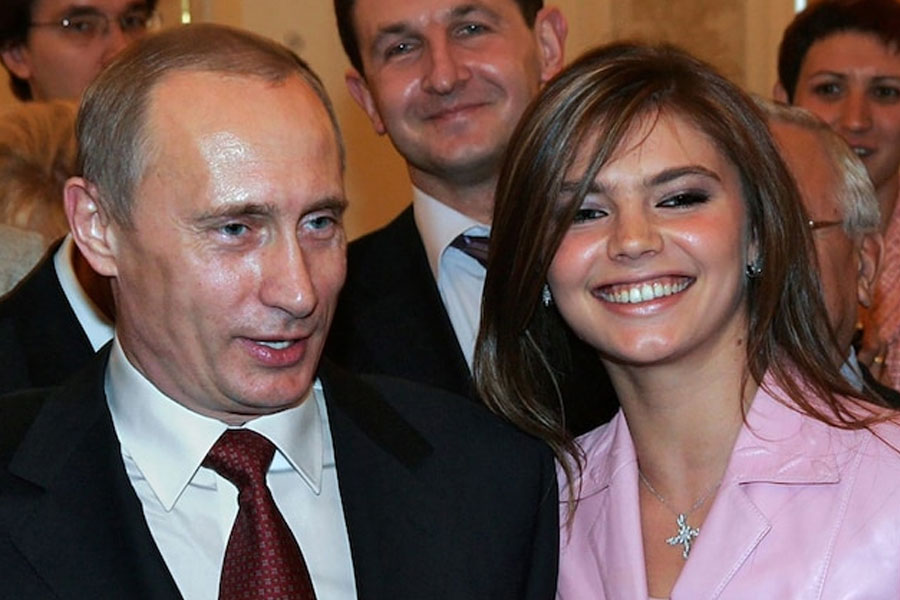 যে সুপারইয়টটি ঘিরে প্রশ্ন উঠছে, সেটি নাকি পুতিনের ‘বান্ধবী’ তথা অলিম্পিক্সে সোনাজয়ী রিদ্যমিক জিমন্যাস্ট আলিনা কাবায়েভার অত্যন্ত প্রিয়। সেটি নাকি আলিনার ‘খেলাঘর’। এমন দাবি করে গুচ্ছ গুচ্ছ প্রতিবেদনও প্রকাশিত হতে শুরু করেছে বিভিন্ন ট্যাবলয়েড। 