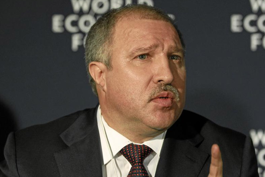 ওই সংবাদমাধ্যমের আরও দাবি, রাশিয়ার জ্বালানী সংস্থা রসনেফ্টের প্রাক্তন প্রেসি়ডেন্ট এডওয়ার্ড খুদাইনাতোভের নামে সুপারইয়টটি নথিভুক্ত রয়েছে। সেই সঙ্গে আরও একটি পরিচয় রয়েছে খুদাইনাতোভের। তৎকালীন সোভিয়েত ইউনিয়নের গুপ্তচর সংস্থা কেজিবির প্রাক্তন এজেন্টও ছিলেন তিনি।